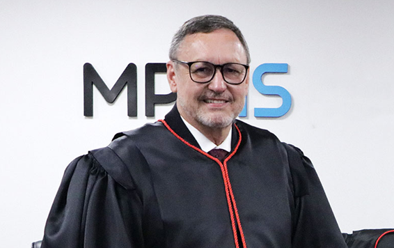 André Antônio Camargo Lorenzoni é empossado como Procurador de Justiça